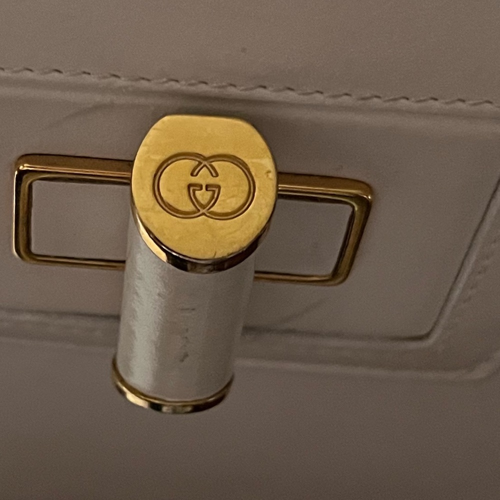 Authentic Gucci Purse - Picture 5 of 15